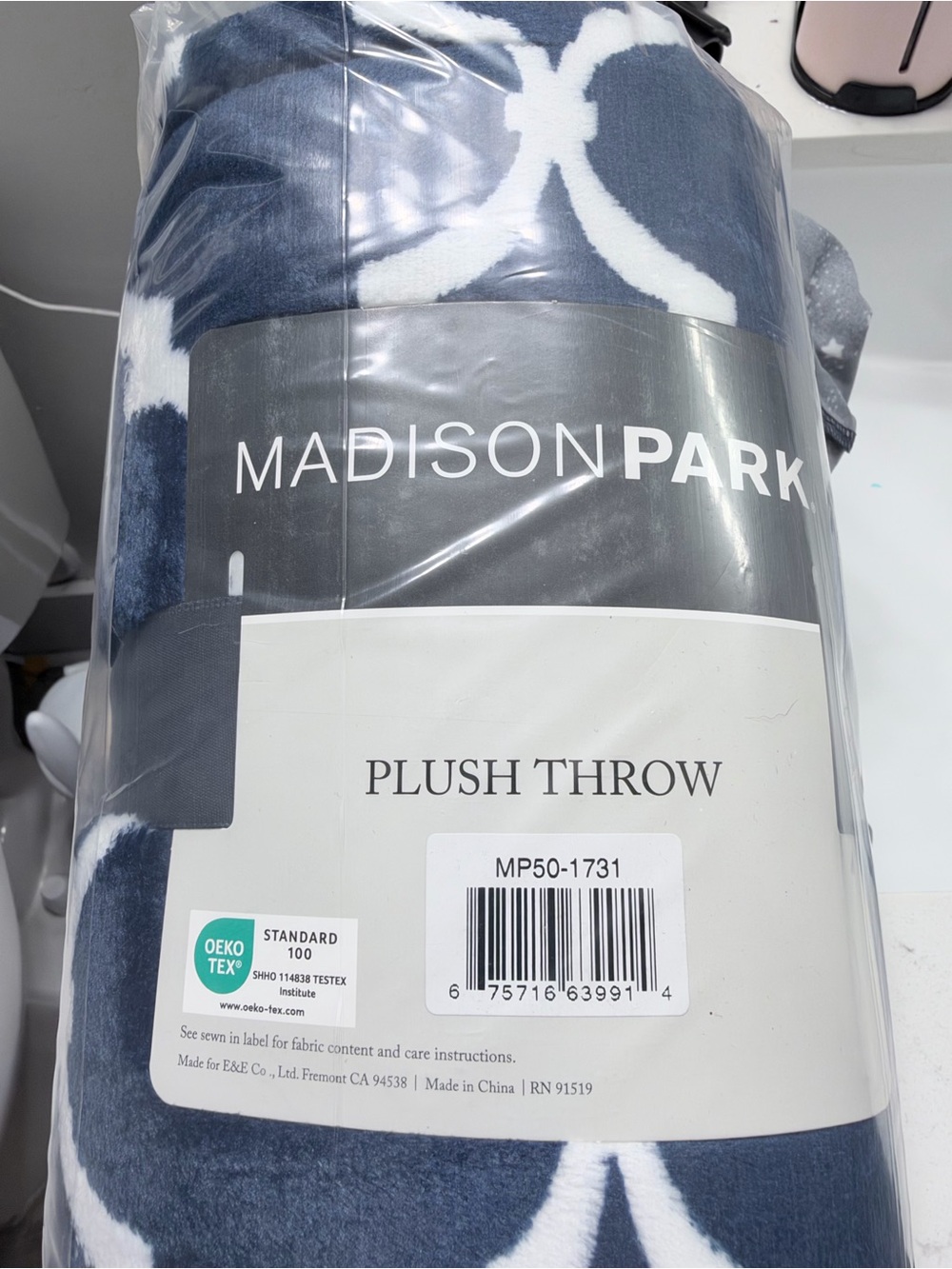 Madison Park Geometric Plush Throw Blanket 60” x 70” Indigo New
